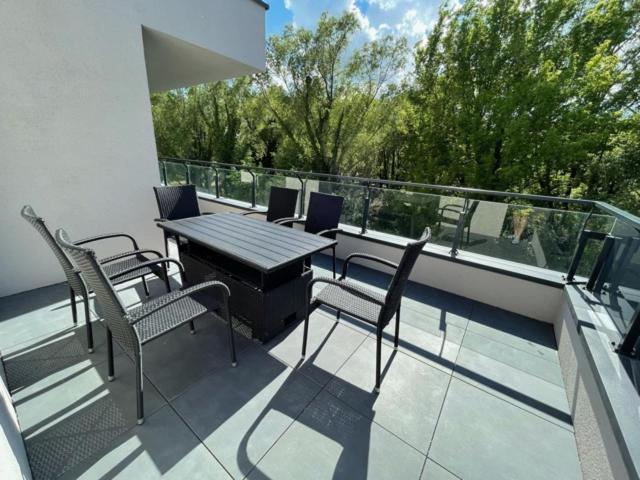 Lakeside Family & Studio Apartments Keszthely Esterno foto